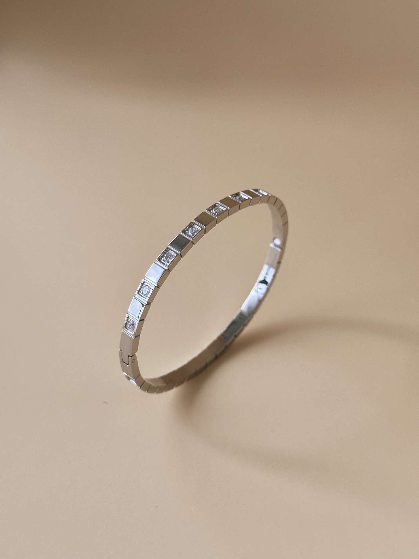 [GAMME PREMIUM PLAQUE OR ] Bracelet jonc Elea silver