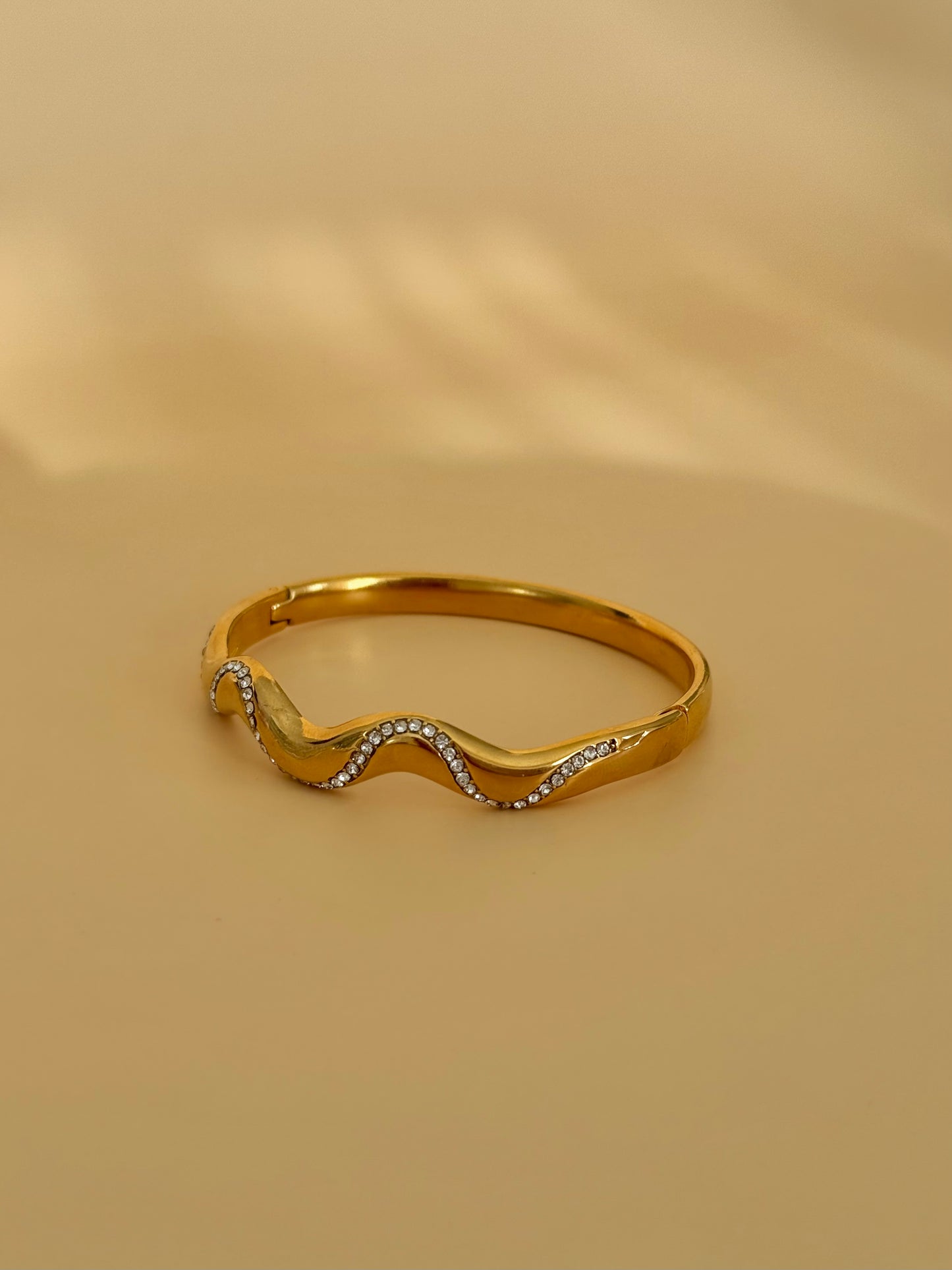 [GAMME PREMIUM PLAQUE OR ] Bracelet jonc Aicha